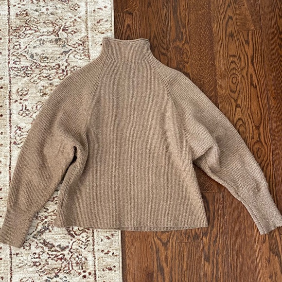 Express Sweater - Picture 5 of 5